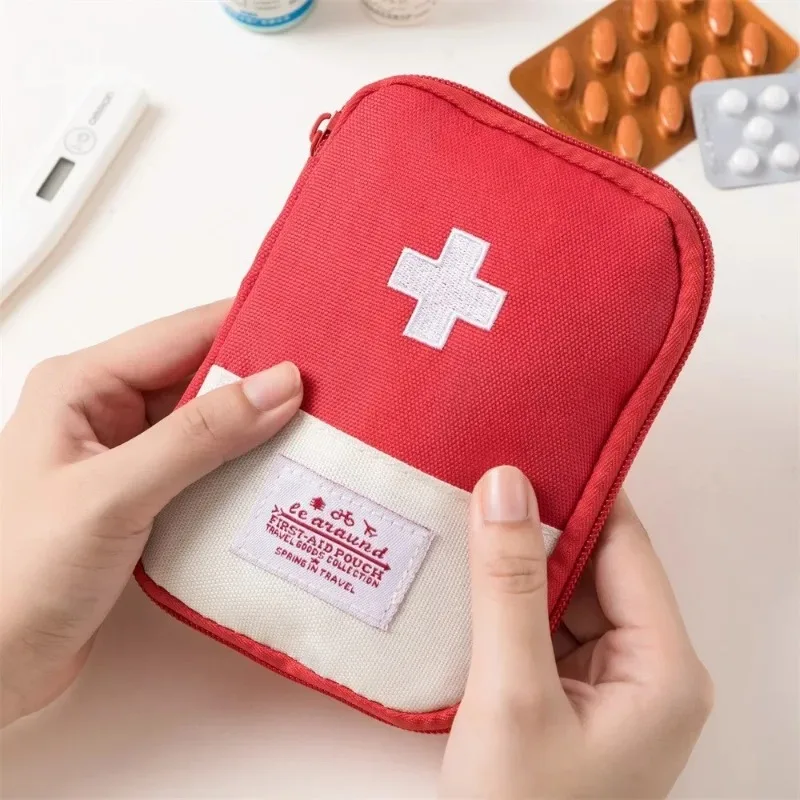 ชุดปฐมพยาบาลแบบพกพากระเป๋ายาทา - Field Dressing Kit บทวิจารณ์และราคา