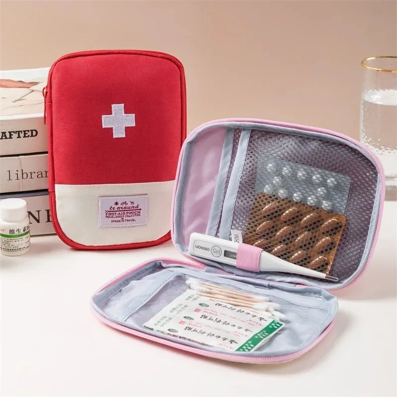 ชุดปฐมพยาบาลแบบพกพากระเป๋ายาทา - Field Dressing Kit บทวิจารณ์และราคา